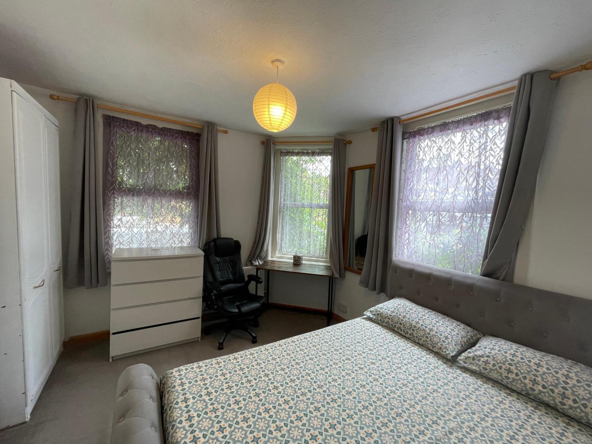 South Coast Guest Rooms With Free Parking Пул Екстер'єр фото